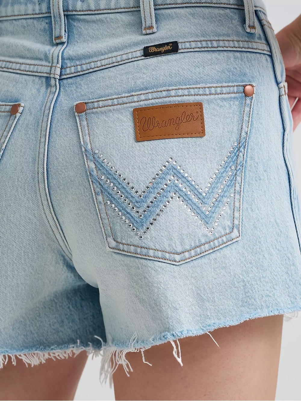 NWT WOMEN'S WRANGLER EMBELLISHED COWBOY DENIM SHORTS - size 24